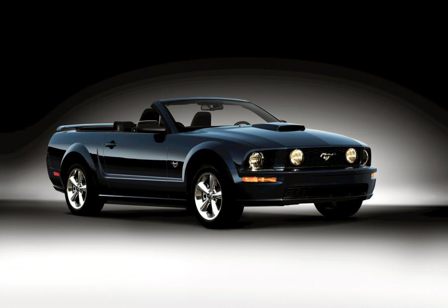  Ford Mustang GT Convertible 2005 года  (фото 4 из 44)
